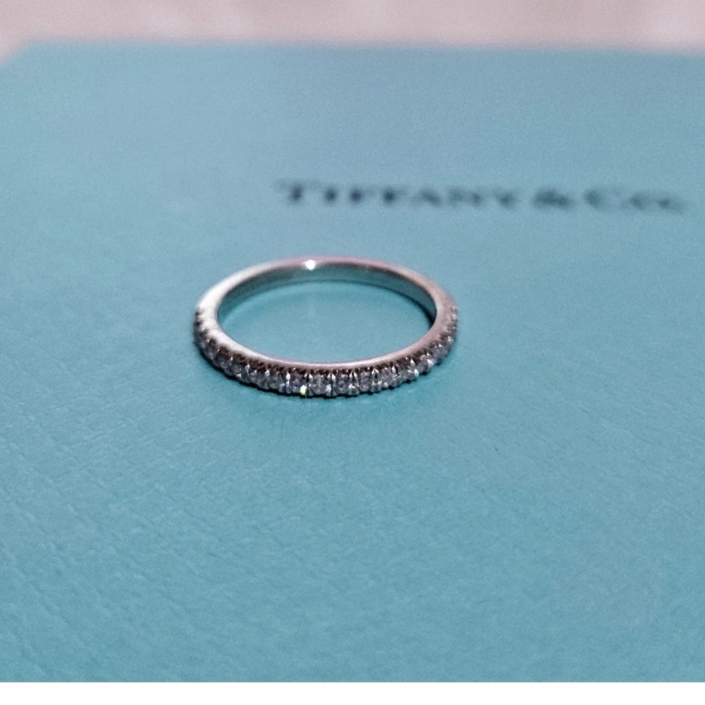 🩵🩵🩵Tiffany & Co. Soleste Platinum Half
Eternity Diamond Ring Band